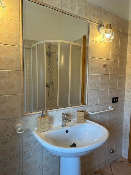Carrie'S Home - Roma Фиумичино Екстериор снимка